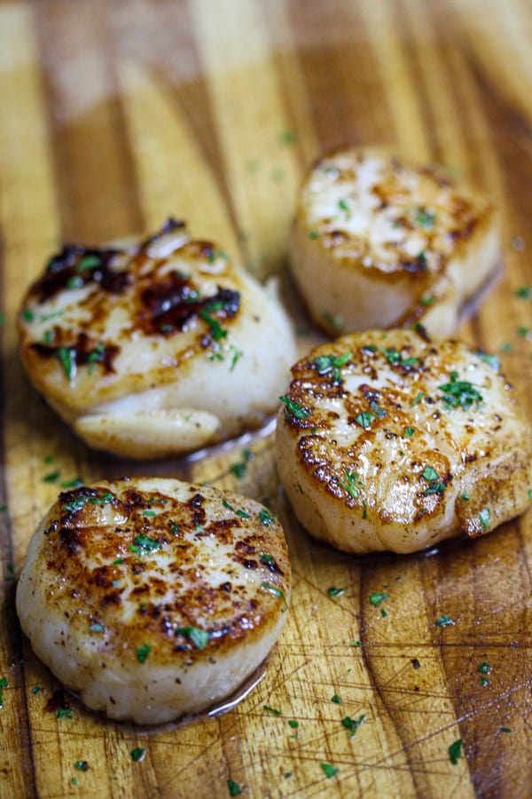 Sous vide scallops seared with parsley