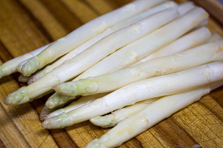 white asparagus trimmed