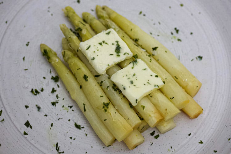 Sous vide white asparagus with butter and flake salt